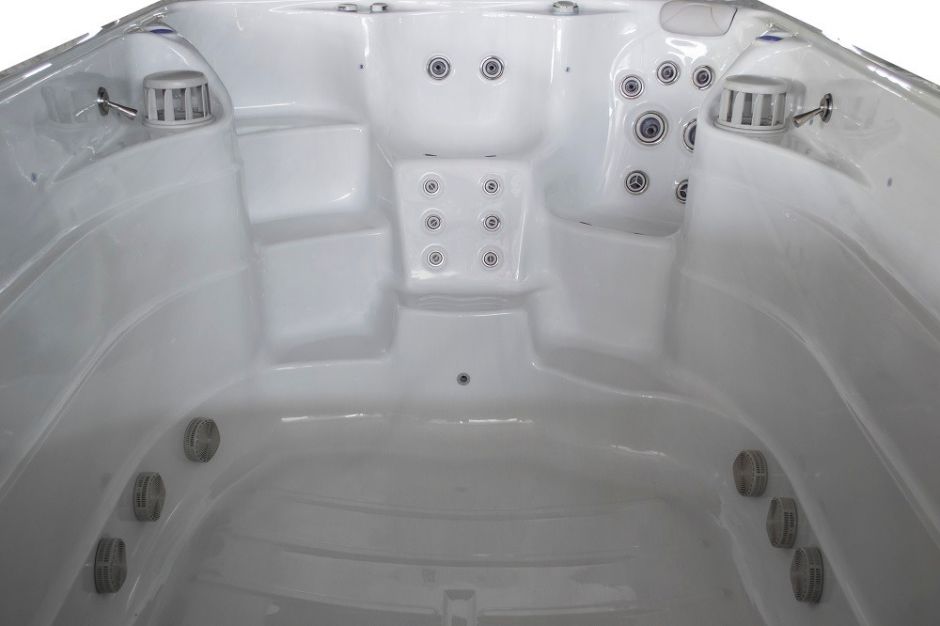 Прямоугольный гидромассажный СПА бассейн AquaSpas My Energy 588х225 на шесть человек ФОТО
